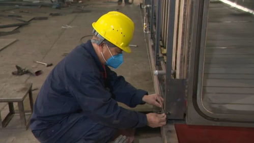 大寫的贊 杭州富陽這兩家企業開足馬力生產防護用品