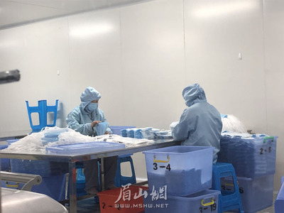不漲價!我市兩家生產(chǎn)醫(yī)療用品企業(yè)加班加點(diǎn)生產(chǎn)口罩等防護(hù)用品